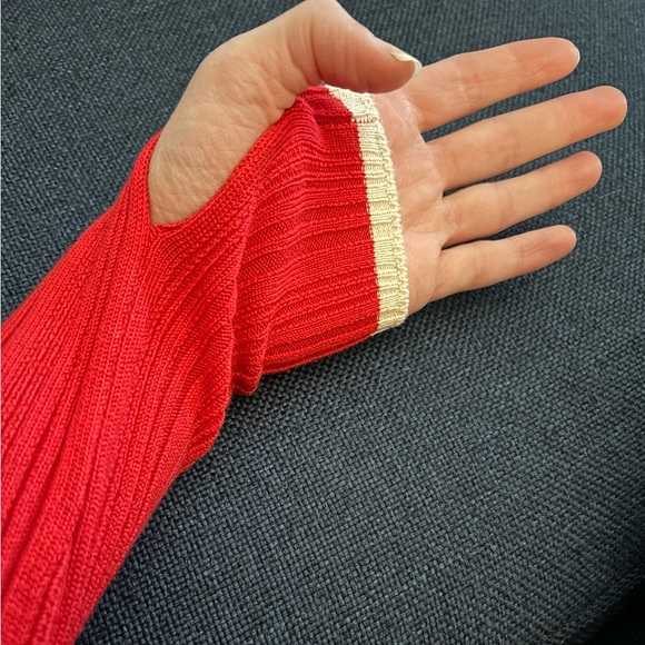 Red BDG Long Sleeve Top with Cut Out Back (Size Small) - Picture 5 of 5